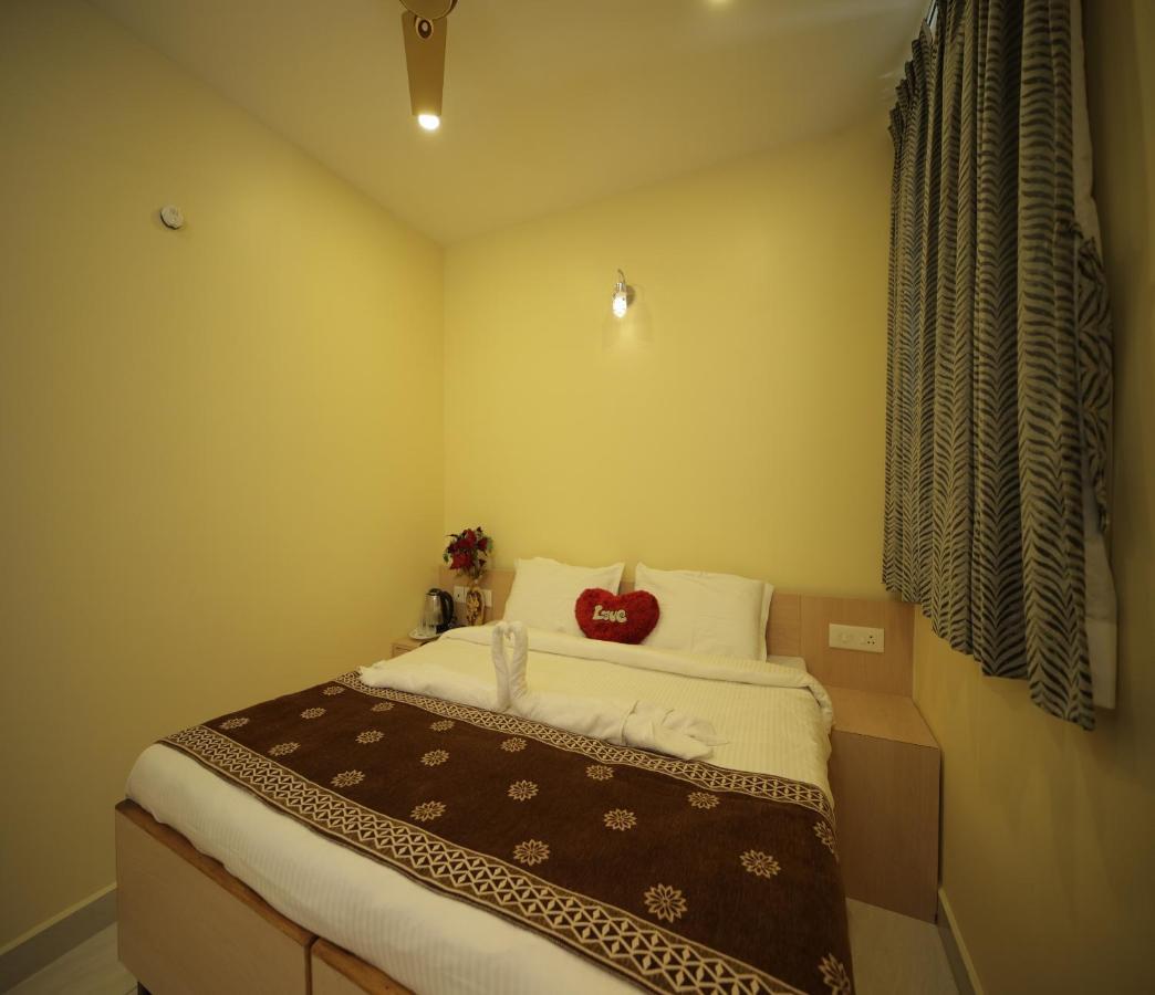 Nadanam Inn Puduccseri Kültér fotó