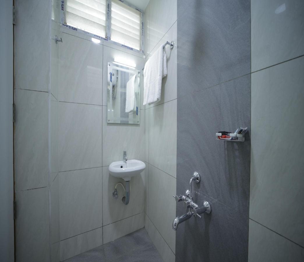 Nadanam Inn Puduccseri Kültér fotó