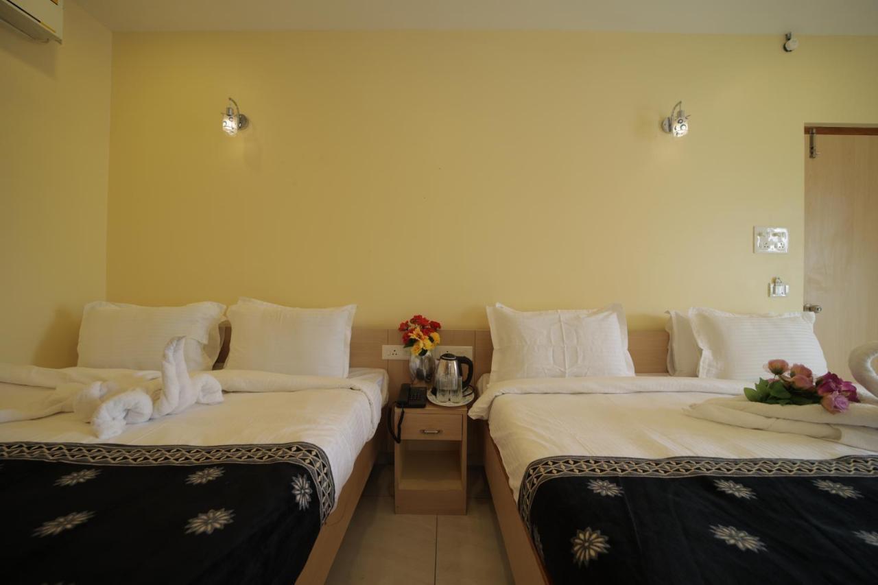Nadanam Inn Puduccseri Kültér fotó