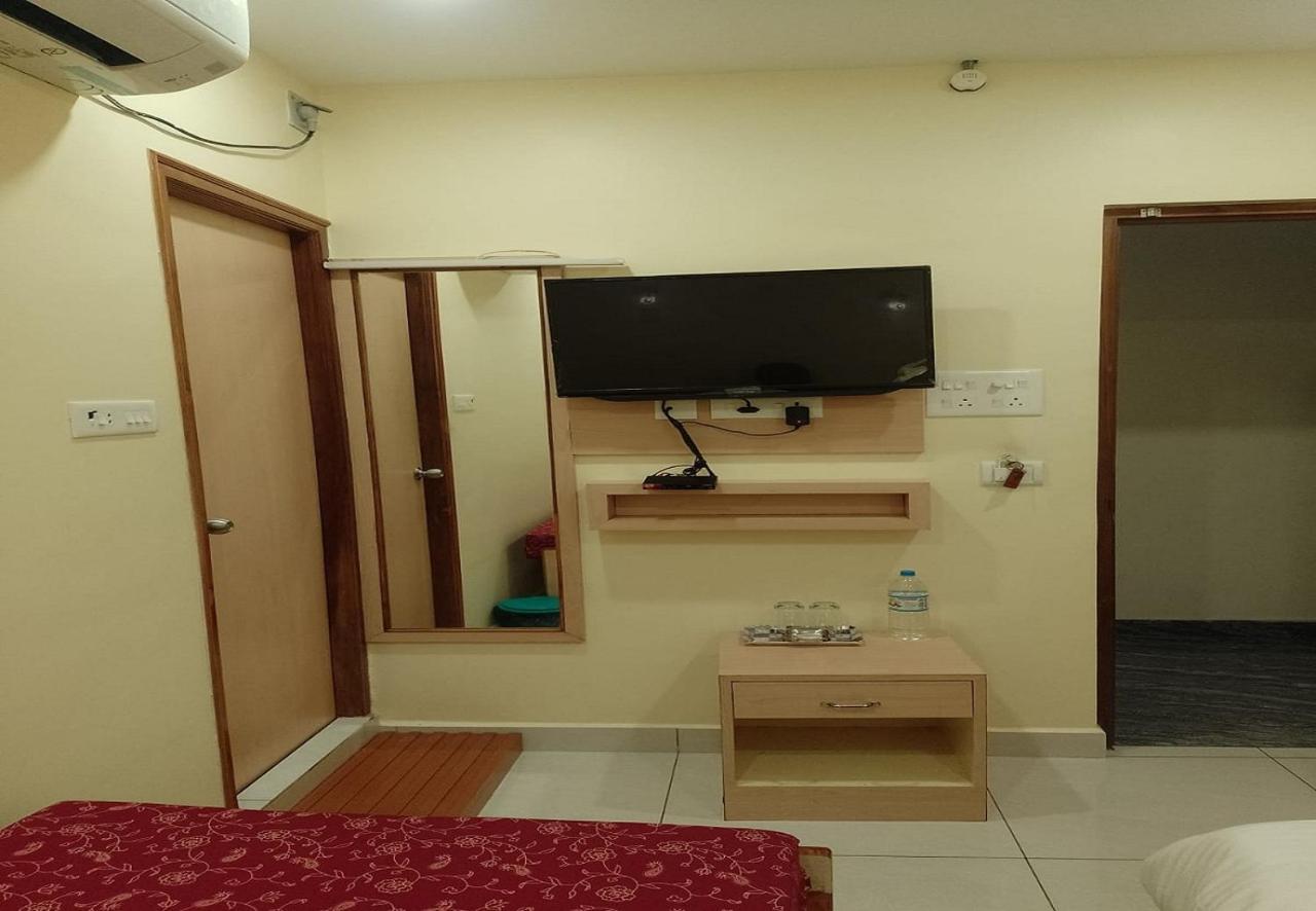 Nadanam Inn Puduccseri Kültér fotó
