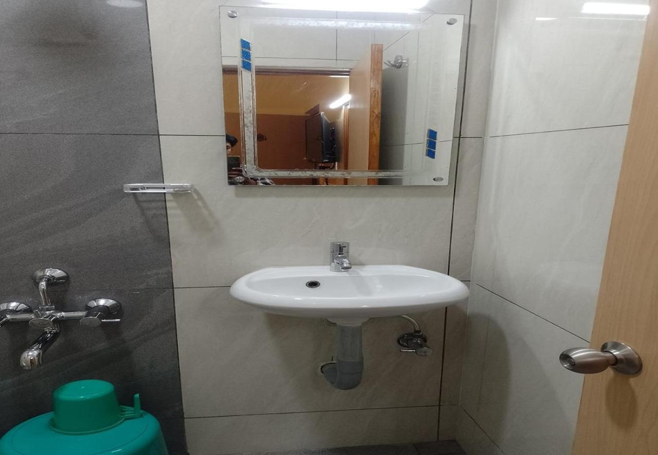 Nadanam Inn Puduccseri Kültér fotó